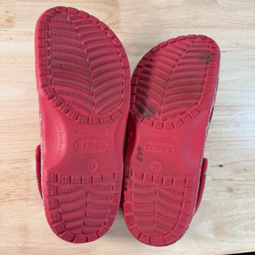 Crocs Vineyard Vines x Clogs Men's Red Christmas Tree Car Print Slip-On  - 11